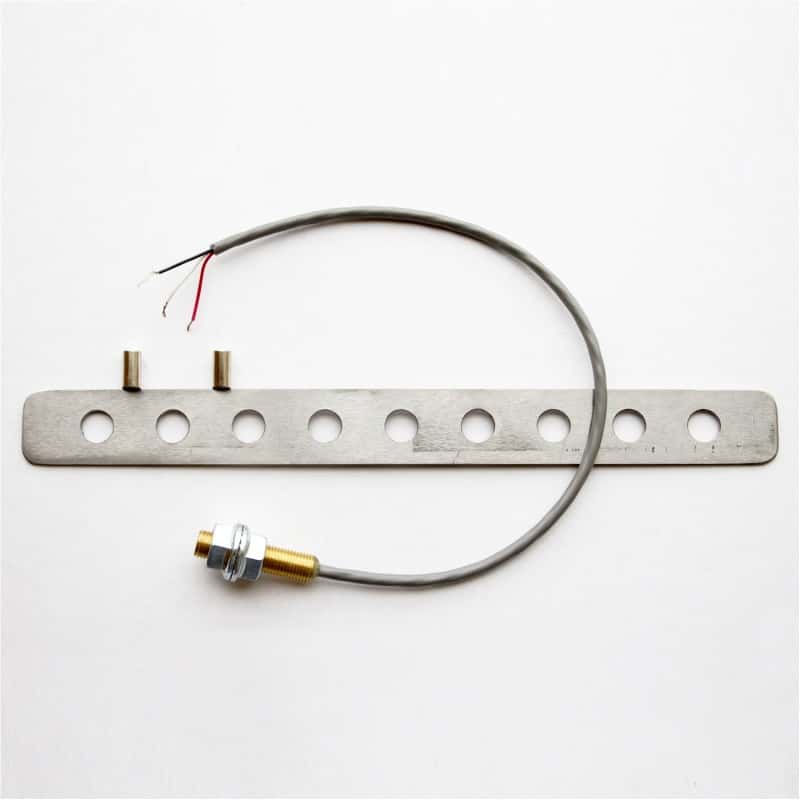 AutoMeter — Autometer Universal Magnetic Hall Effect Speed Sensor - 4 Pack of Magnets and Bracket Included
UNIV ELEC SPD SENSOR - view 1