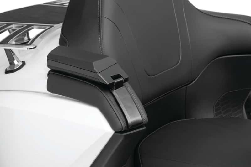 Kuryakyn — Kuryakyn Omni Passenger Armrests Black - view 2