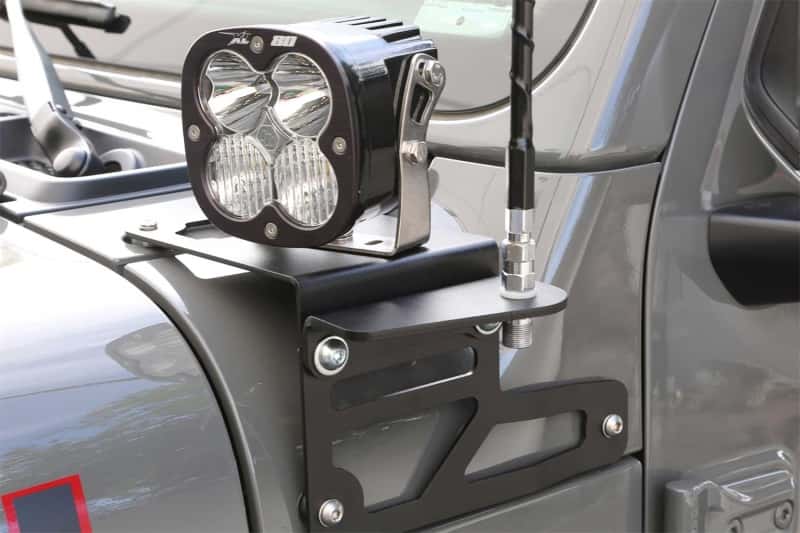 Fabtech — Fabtech 18-21 Jeep JL/JT Antenna Light Bracket Kit (Non-Adjustable) - view 3