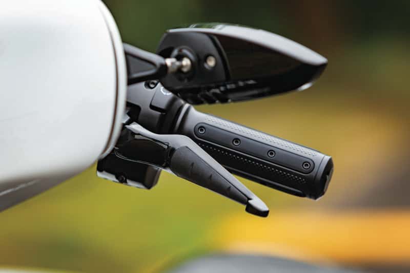 Kuryakyn — Kuryakyn Heavy Industry Grips Throttle-By-Wire Chrome - view 2