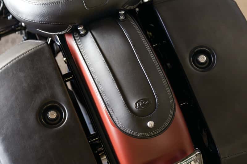 Mustang Motorcycle — Mustang 18-21 Harley Softail Heritage, Deluxe Fender Bib Triple Stitch - Black - view 1