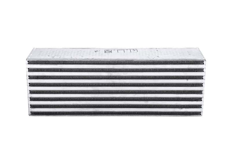 Garrett — Garrett Air / Air Intercooler CAC (18.00in x 6.40in x 3.00in) - 310 HP
grt703518-6015 - view 1