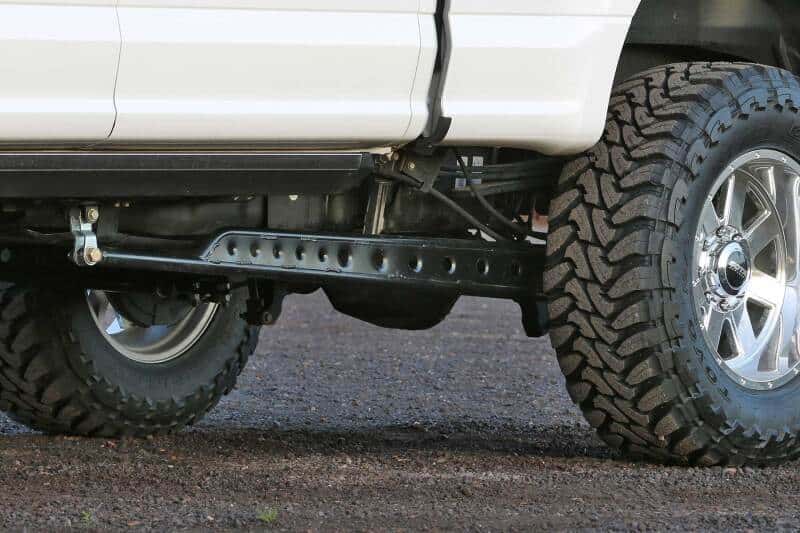 Fabtech — Fabtech 2023+ Ford F250/F350 4WD Super Duty Floating Rear Traction Bar System - view 2