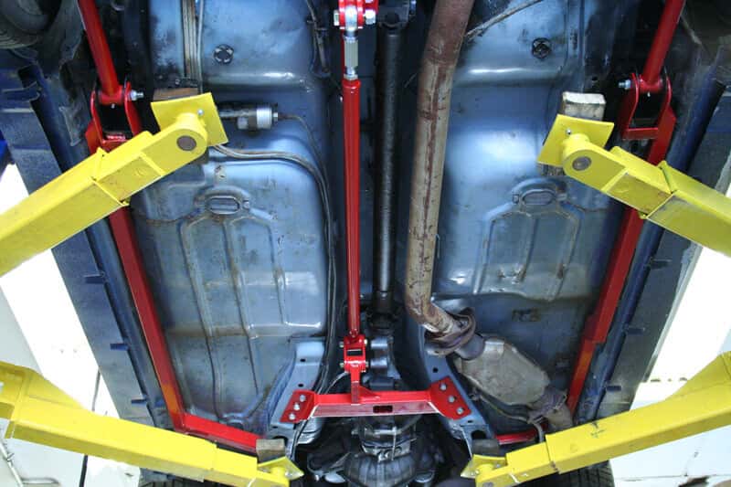 UMI Performance — UMI Performance 82-92 GM F-Body Tunnel Mounted Trq. Arm Fits TH400- No Loop - Red
Torque Arm - view 2