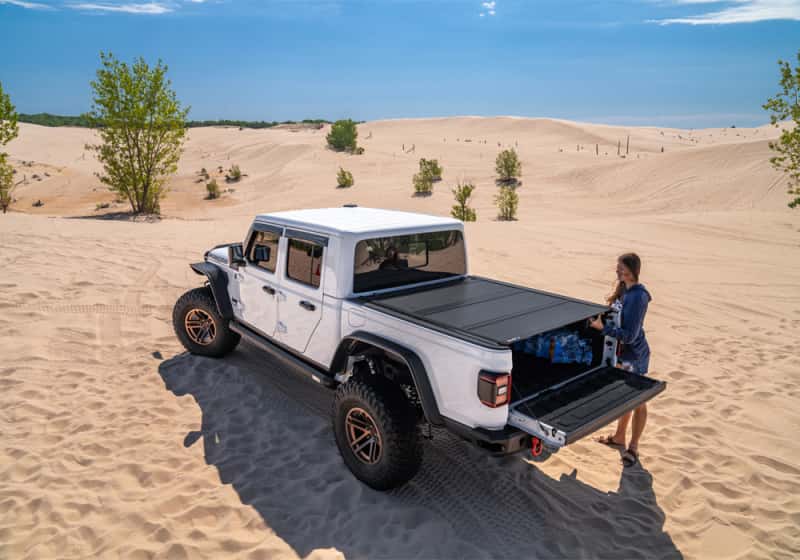 BAK — BAK 2020 Jeep Gladiator 5ft Bed BAKFlip MX4 - view 10