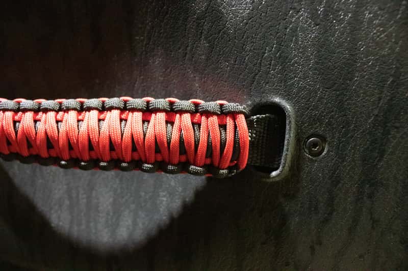 Fishbone Offroad — Fishbone Offroad 97-06 Jeep Wrangler Paracord Door Handles - Black/Red - view 7