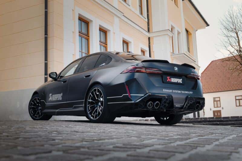 Akrapovic — Akrapovic 2025+ BMW M5 G90/G99 Slip-On Line (Titanium) w/ Titanium Tips - view 2