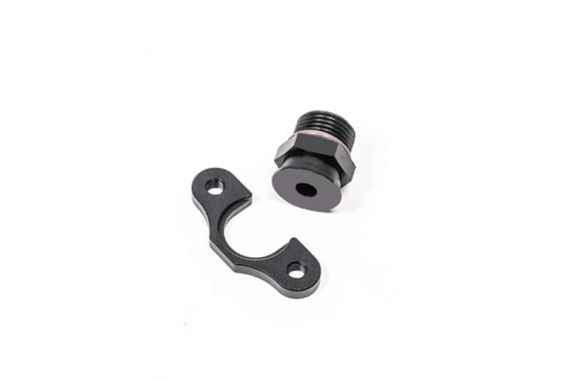 Radium Engineering — Radium Engineering FPR Adapter - 8AN ORB - 7mm Bore - 39mm Spacing - M6 - view 1