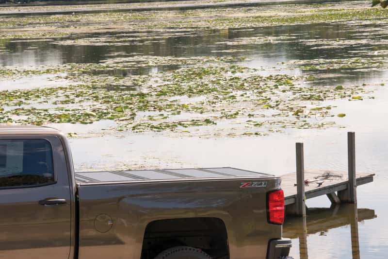 BAK — BAK 2020 Jeep Gladiator 5ft Bed BAKFlip FiberMax - view 8