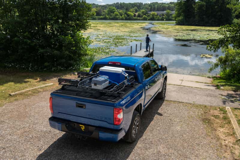 Retrax — Retrax 07-18 Tundra CrewMax 5.5ft Bed with Deck Rail System RetraxONE XR - view 3