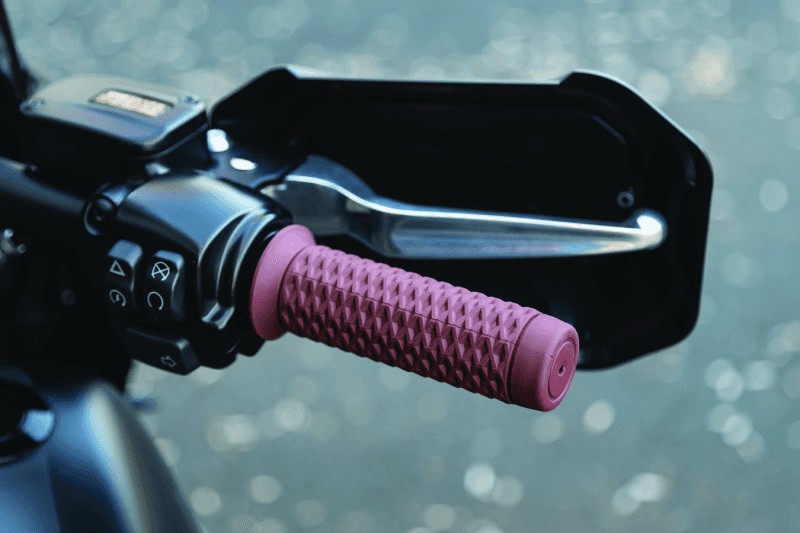 Kuryakyn — Kuryakyn Braaap Grips 7/8in Red - view 2