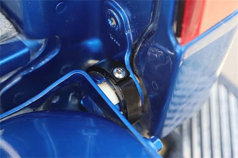 Dee Zee — Dee Zee Universal Chevrolet Silverado/Colorado Tundra Tailgate Lock - view 3