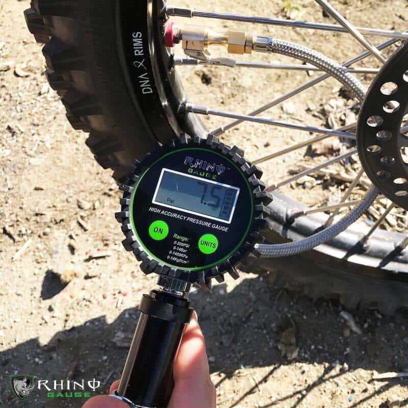 Rhino USA — Rhino USA 200 Psi Digital Tire Inflator Gauge
Tire Guage - view 4
