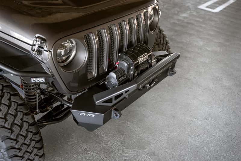 DV8 Offroad — DV8 Offroad 07-23 Jeep Wrangler/Gladiator JT/JK/JL FS-25 Stubby Front Bumper w/Plated Bull Bar
Stubby Front Bumper - view 9