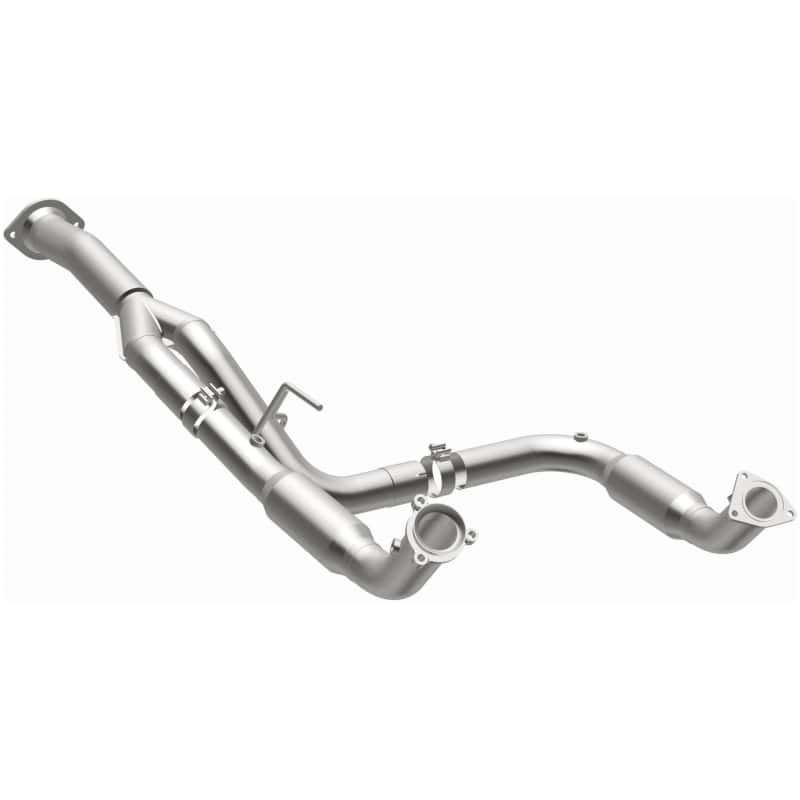 Magnaflow — Magnaflow 11-15 Chevrolet Silverado 2500 HD 6.0L Direct Fit Converter
California - view 3