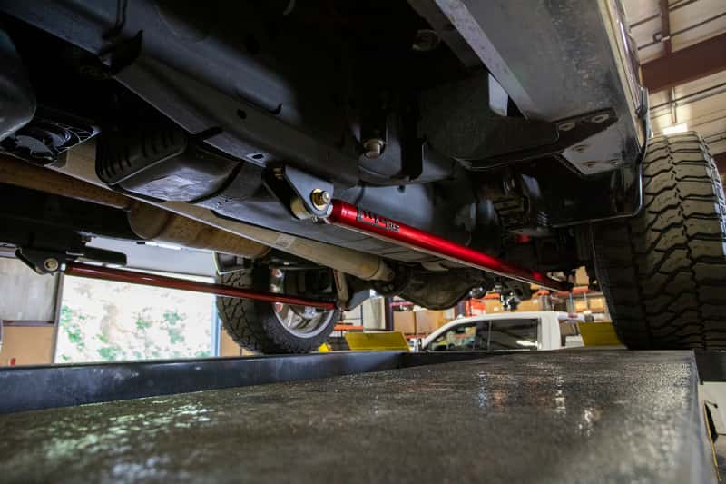 Wehrli — Wehrli 20-24 Chevy & GMC Duramax RCLB/CCSB/ECSB 60in. Traction Bar Kit - Candy Teal
TracBars 60 20-25 CT - view 8