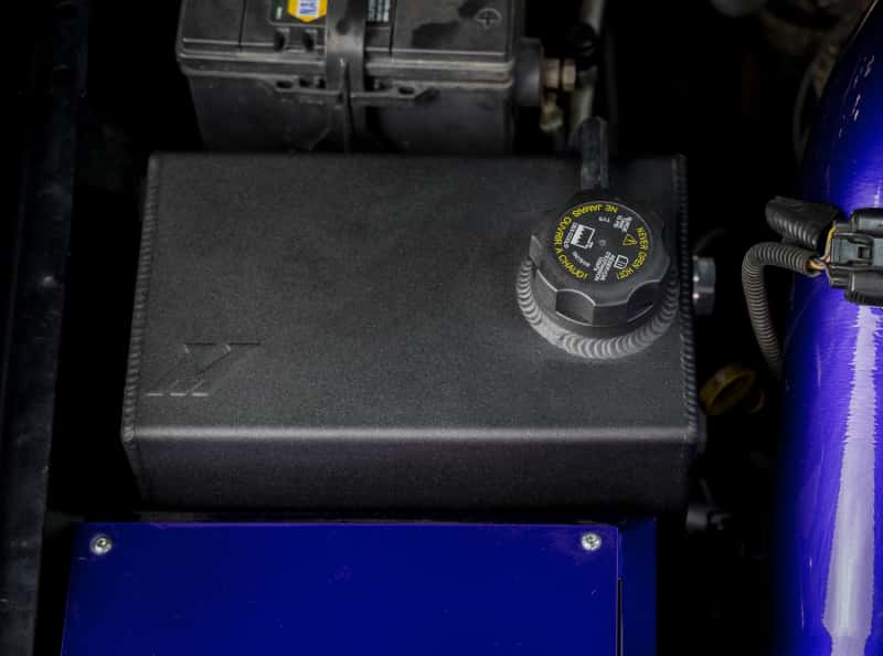 Mishimoto — Mishimoto 01-07 Chevy/GMC 6.6L Duramax Degas Tank - Black
Coolant Reservoir - view 9