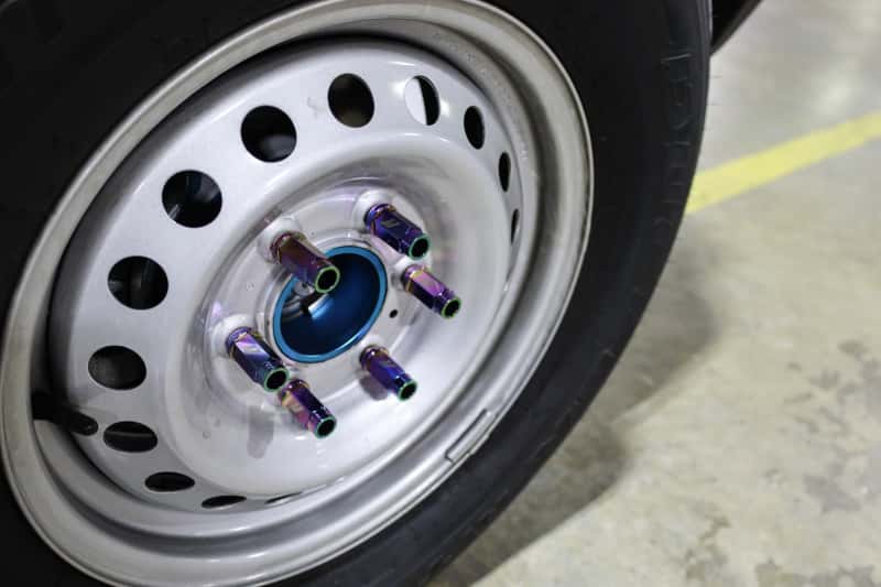 Mishimoto — Mishimoto Aluminum Locking Lug Nuts M12x1.5 27pc Set Neo Chrome
Locking Lug Nut Set - view 4