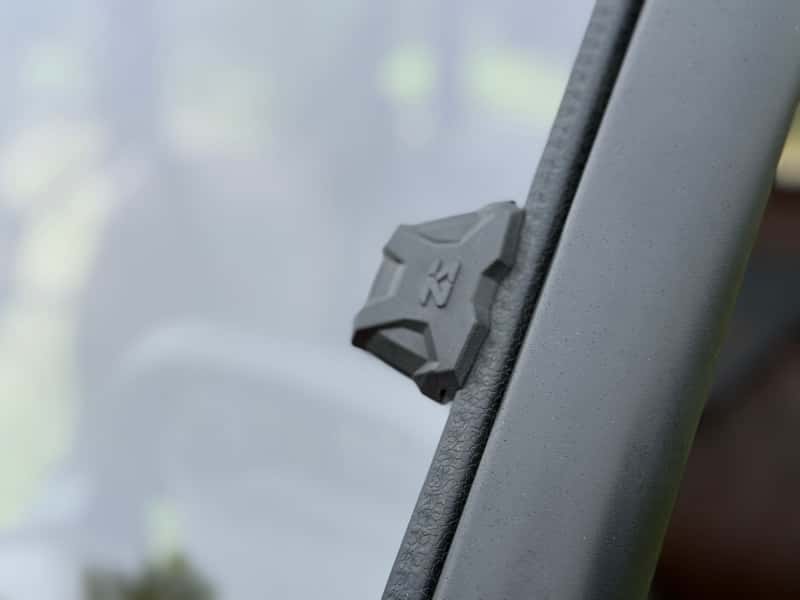 Seizmik — Seizmik 25+ CFMoto U10/10 XL Pro Toolless Windshield - UV - view 4