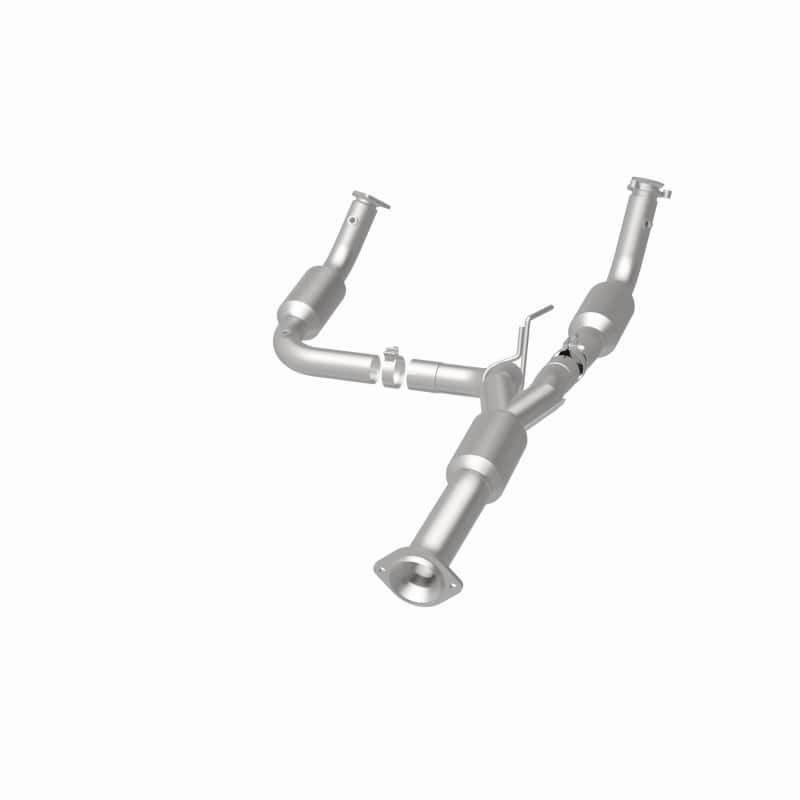 Magnaflow — Magnaflow 12-14 Chevrolet Silverado 2500 HD 6.0L Direct Fit Converter
California - view 17