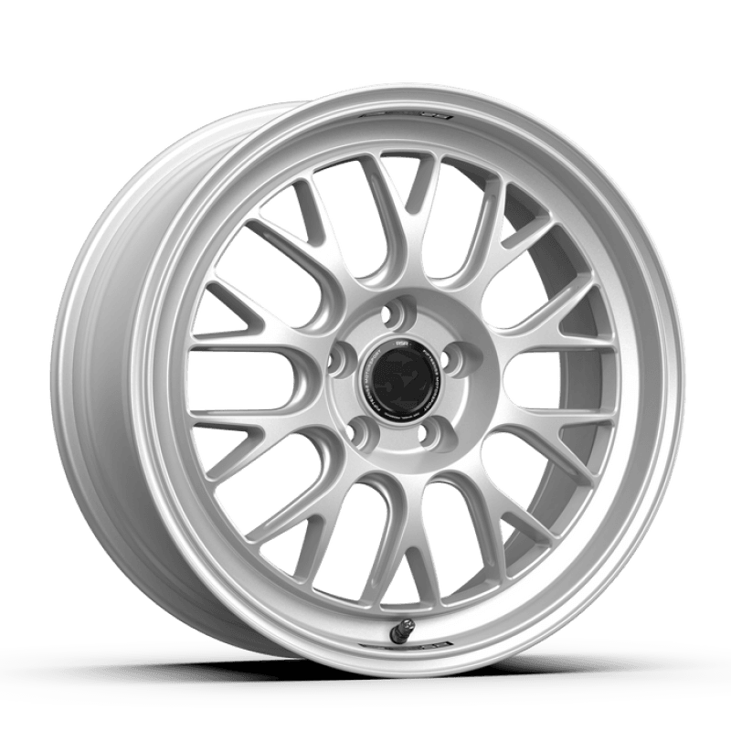 fifteen52 — fifteen52 Holeshot RSR 18x8.5 5x112 42mm ET 57.1mm Center Bore Radiant Silver