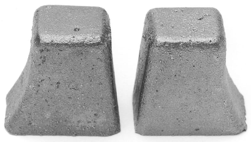 Edelbrock — Performer Series Cast-Iron Exhaust Crossover Plugs