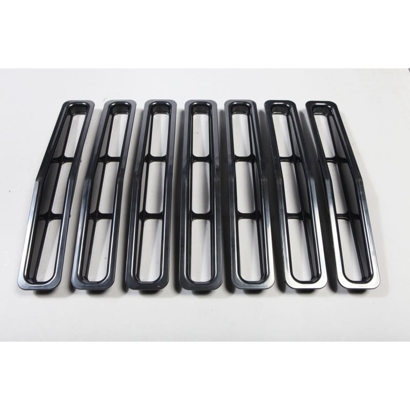Rugged Ridge — Grille Insert Kit
GRILLE-OMIX