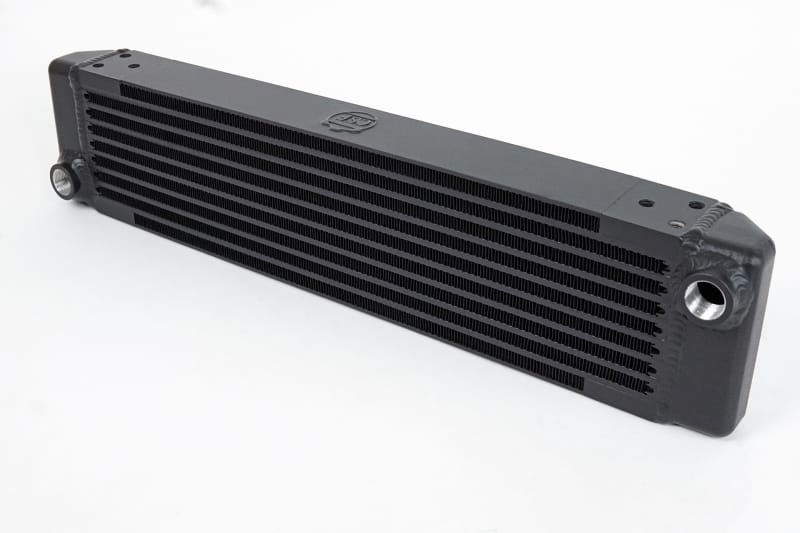 CSF — Universal Single-Pass Oil Cooler / RSR Porsche / M22 x 1.5 / 22L x 4.75H x 2.16W