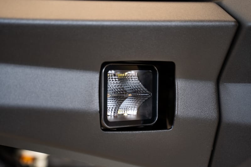DV8 Offroad — BE3EW40W UNIVERSAL 3 INCH CUBE LED LIGHT WITH FLOOD PATTERN AND POST MOUNT