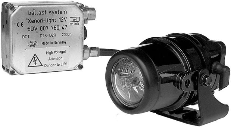 Hella — Hella Lamp Kit Micro DE XENON DRV BLK D2S 12V EC
Driving Lamp Kit