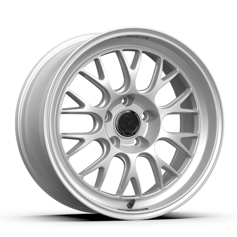 fifteen52 — fifteen52 Holeshot RSR 18x9.5 5x120 22mm ET 72.56mm Center Bore Radiant Silver