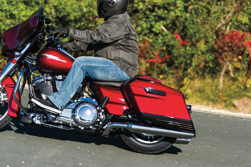 Kuryakyn — Kuryakyn Tri-Line Saddlebag Hinge Covers Gloss Black