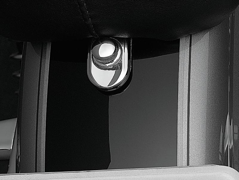 Kuryakyn — Seat Release Beauty Cap & Thumb Screw Combo Chrome