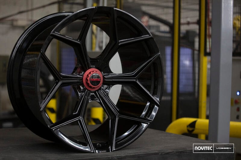 Vossen — Vossen x Novitec NL4-5L 21x9.5in - 5x120 BP - ET30 - Gloss Black Lamborghini Revuelto Front Wheel